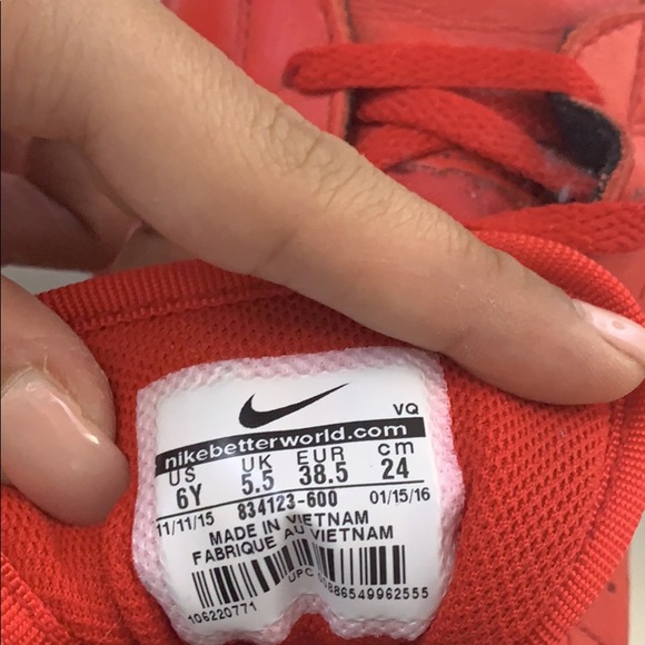 RED NIKE SHOES Ladies - Picture 5 of 5